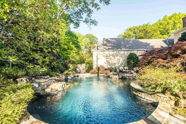 6326 E SHADY GROVE RD, Memphis, TN 38120