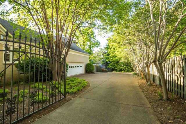 6326 E SHADY GROVE RD, Memphis, TN 38120