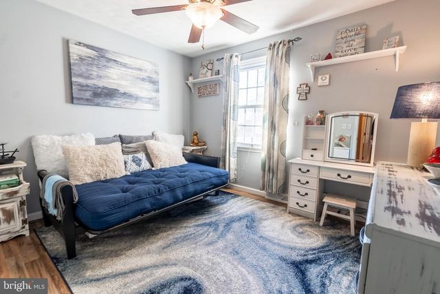 9 LITTLE KNOLL DR, Hanover, PA 17331