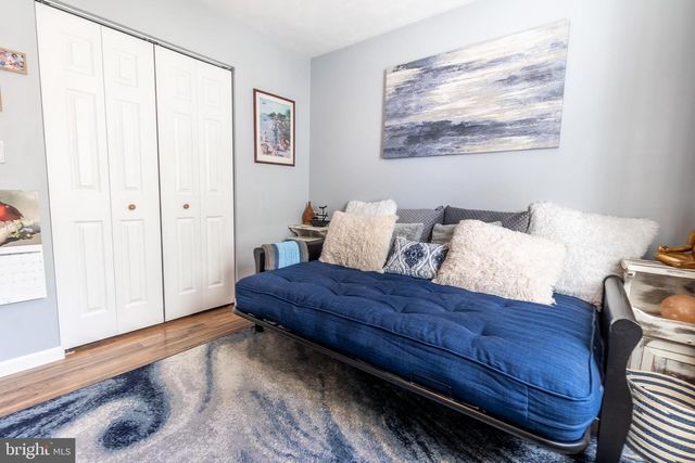 9 LITTLE KNOLL DR, Hanover, PA 17331