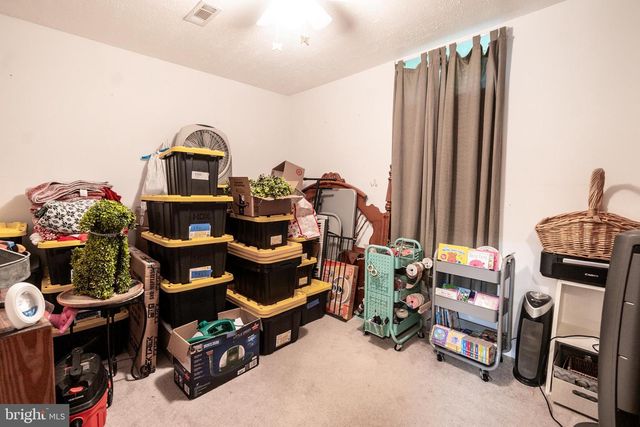 9 LITTLE KNOLL DR, Hanover, PA 17331