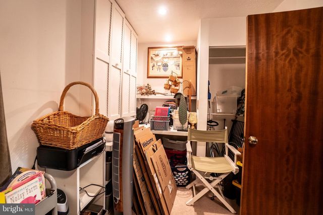 9 LITTLE KNOLL DR, Hanover, PA 17331