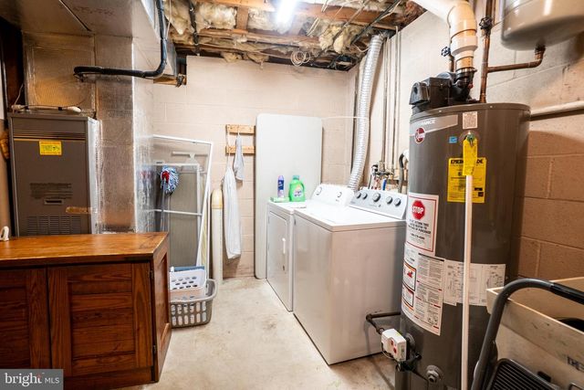 9 LITTLE KNOLL DR, Hanover, PA 17331