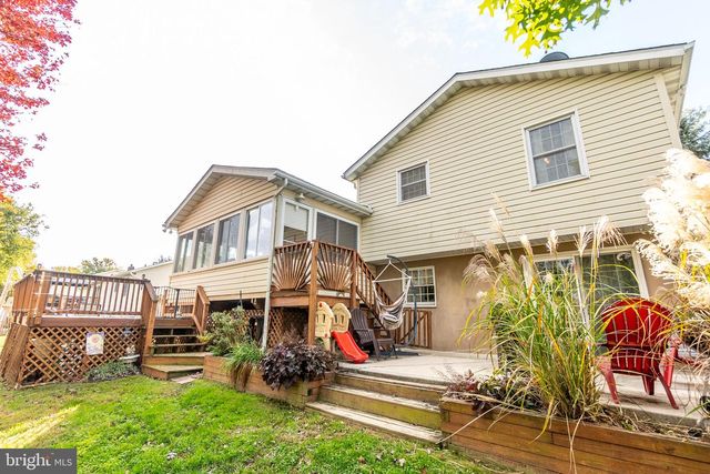 9 LITTLE KNOLL DR, Hanover, PA 17331