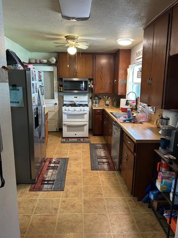 112 Chinaberry Street, Lake Jackson, TX 77566