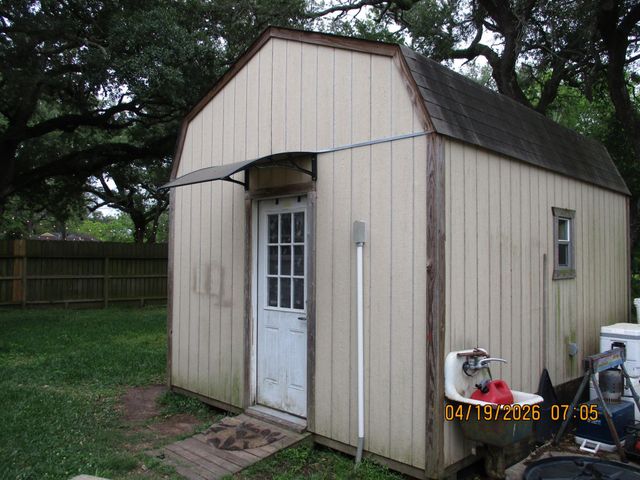 112 Chinaberry Street, Lake Jackson, TX 77566