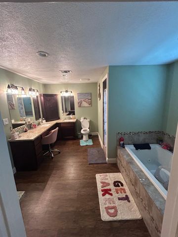 112 Chinaberry Street, Lake Jackson, TX 77566