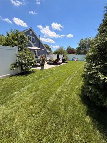 379 Blossom Street, Holbrook, NY 11741
