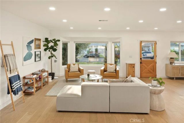 5420 Wortser, Sherman Oaks, CA 91401