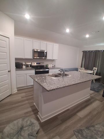 8419 Oxford Valley Drive, Mabelvale, AR 72103