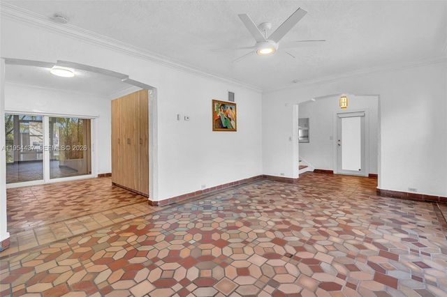 1524 Biarritz Dr, Miami Beach, FL 33141