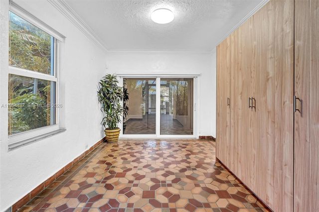 1524 Biarritz Dr, Miami Beach, FL 33141