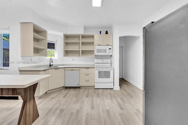 1524 Biarritz Dr, Miami Beach, FL 33141