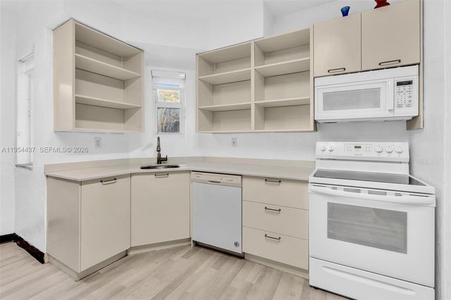 1524 Biarritz Dr, Miami Beach, FL 33141