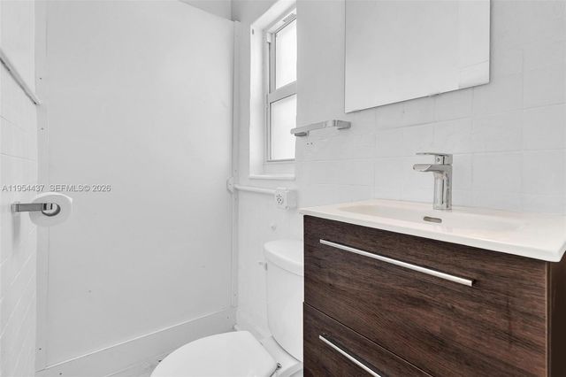 1524 Biarritz Dr, Miami Beach, FL 33141