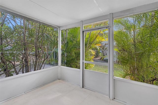 1524 Biarritz Dr, Miami Beach, FL 33141