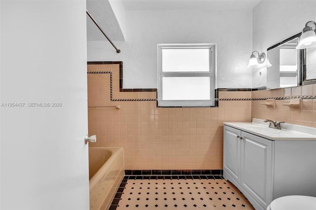 1524 Biarritz Dr, Miami Beach, FL 33141