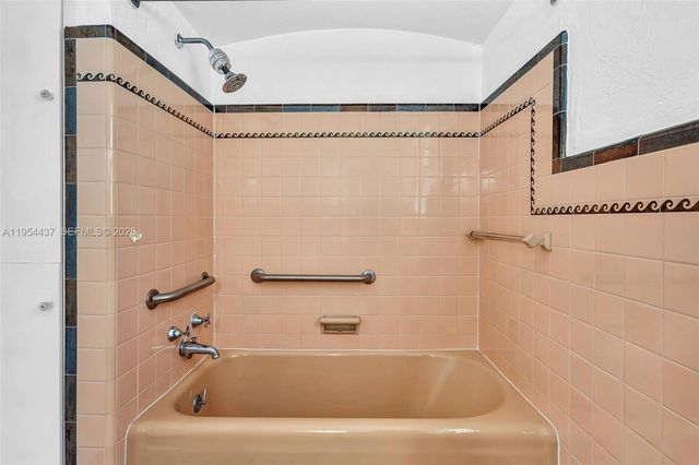 1524 Biarritz Dr, Miami Beach, FL 33141