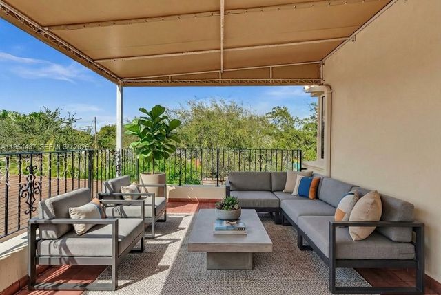 1524 Biarritz Dr, Miami Beach, FL 33141