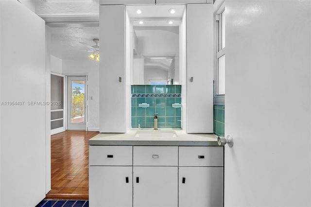 1524 Biarritz Dr, Miami Beach, FL 33141