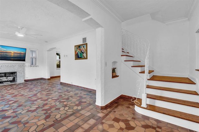 1524 Biarritz Dr, Miami Beach, FL 33141