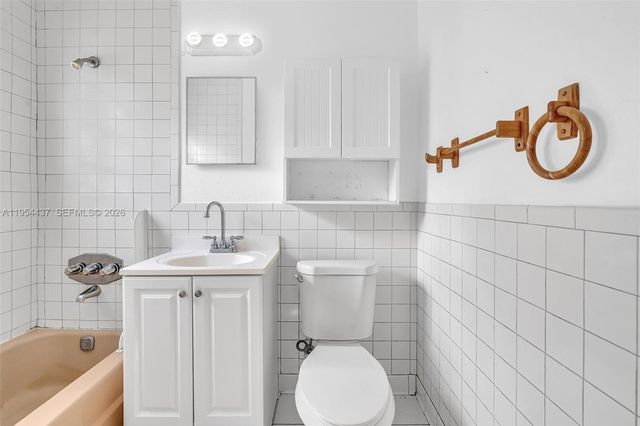 1524 Biarritz Dr, Miami Beach, FL 33141