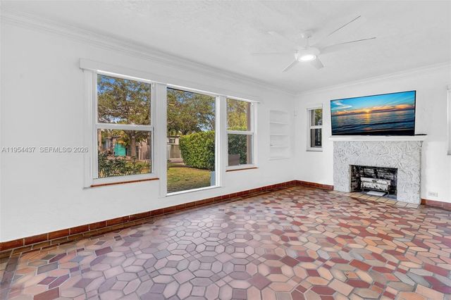 1524 Biarritz Dr, Miami Beach, FL 33141