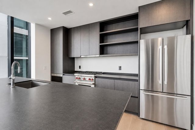 610 Davis ST 2205, Austin, TX 78701