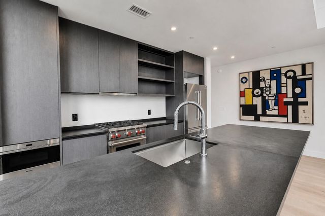 610 Davis ST 2205, Austin, TX 78701