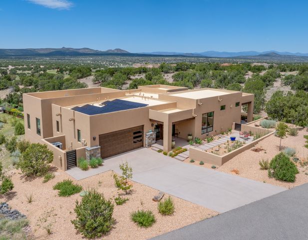 1 Valverde Court, Santa Fe, NM 87506