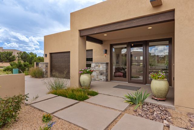 1 Valverde Court, Santa Fe, NM 87506