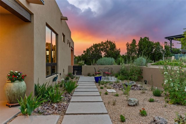 1 Valverde Court, Santa Fe, NM 87506
