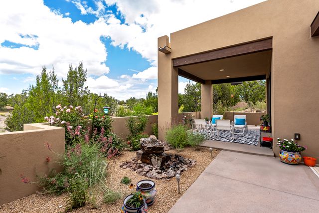 1 Valverde Court, Santa Fe, NM 87506