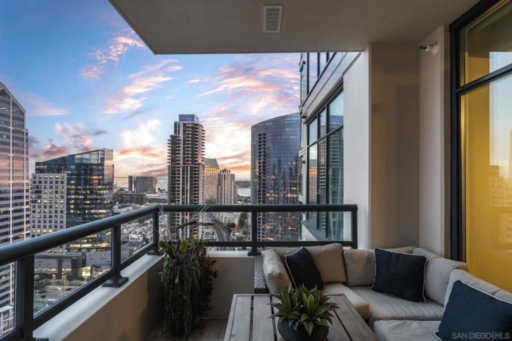 Image 1 of property listing at 1199 Pacific Hwy 2903, San Diego, CA 92101