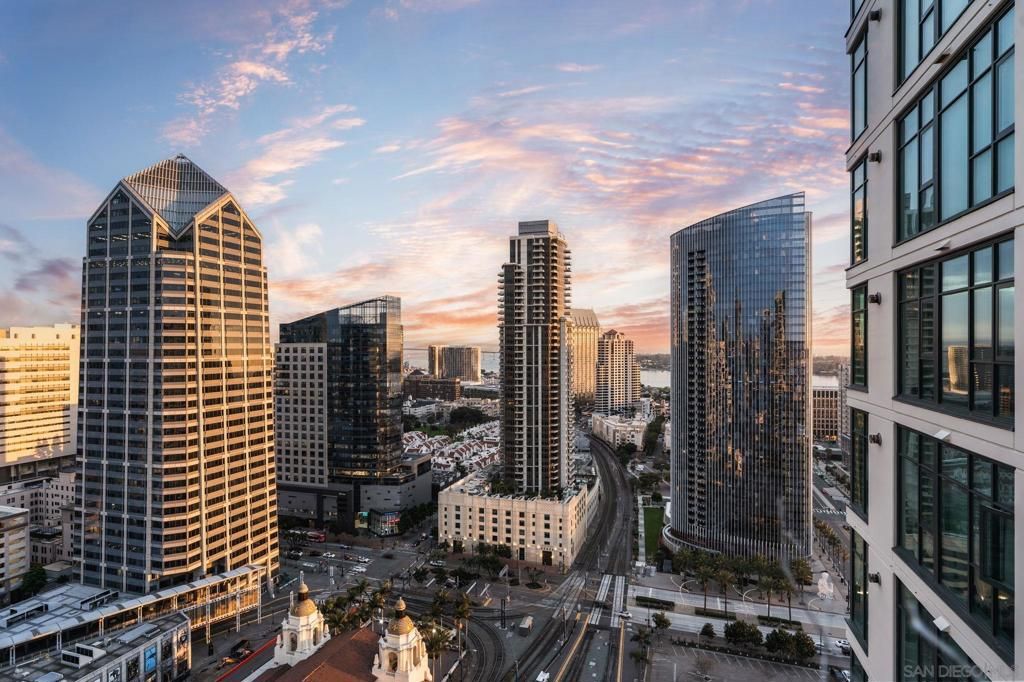 Image 2 of property listing at 1199 Pacific Hwy 2903, San Diego, CA 92101