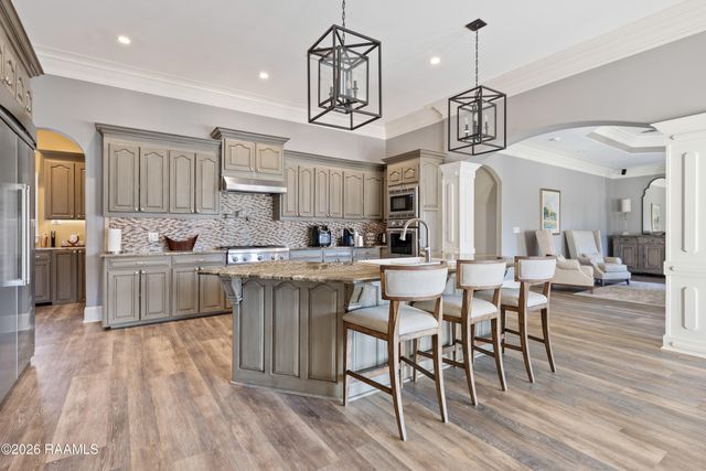 1002 Le Triomphe Parkway, Broussard, LA 70518