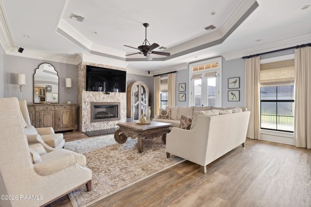 1002 Le Triomphe Parkway, Broussard, LA 70518