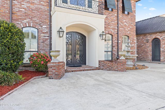 1002 Le Triomphe Parkway, Broussard, LA 70518