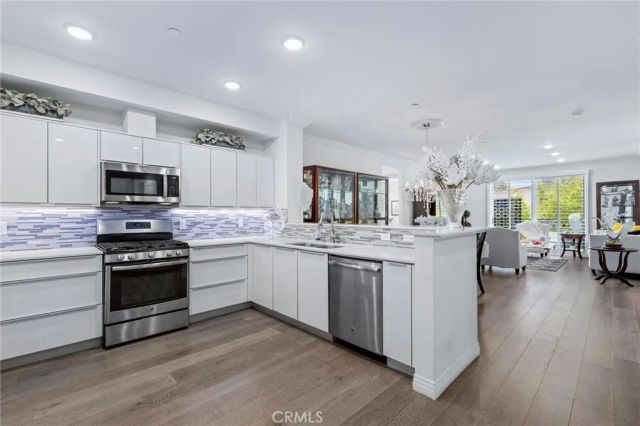 5253 Vantage Avenue 202, Valley Village, CA 91607