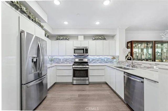 5253 Vantage Avenue 202, Valley Village, CA 91607