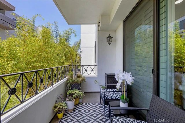 5253 Vantage Avenue 202, Valley Village, CA 91607