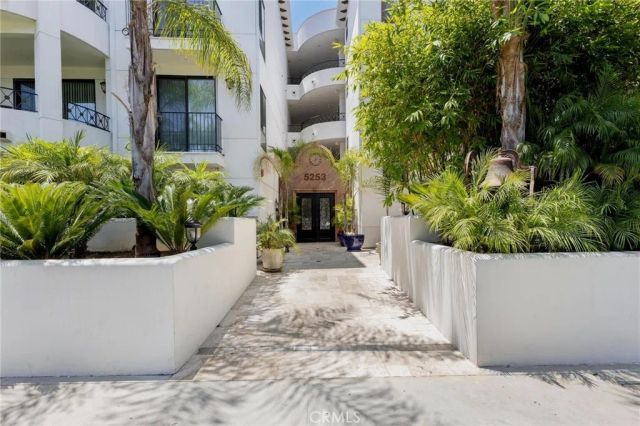 5253 Vantage Avenue 202, Valley Village, CA 91607