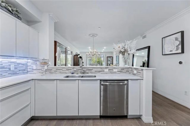 5253 Vantage Avenue 202, Valley Village, CA 91607