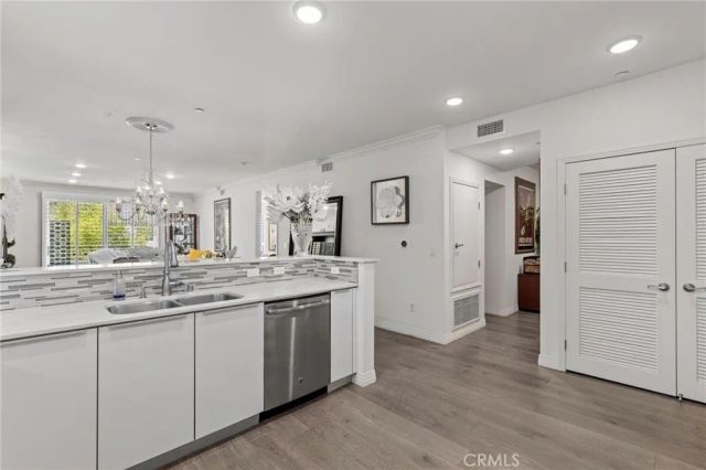 5253 Vantage Avenue 202, Valley Village, CA 91607