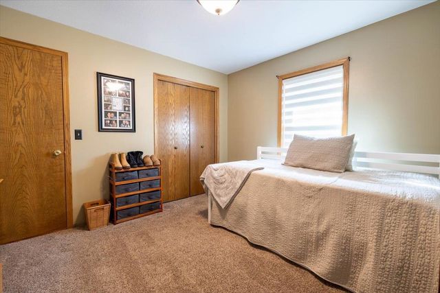 923 Clover Ln, Valley Center, KS 67147