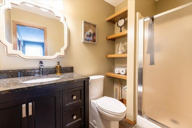 923 Clover Ln, Valley Center, KS 67147