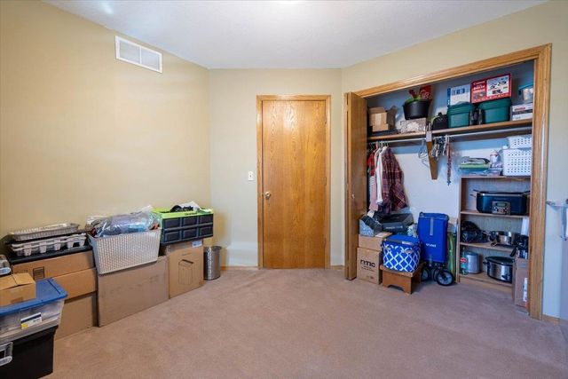 923 Clover Ln, Valley Center, KS 67147