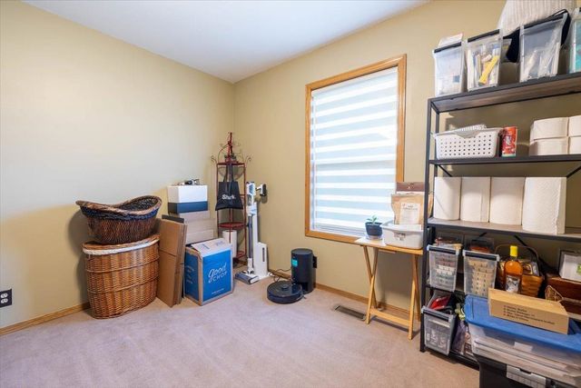 923 Clover Ln, Valley Center, KS 67147