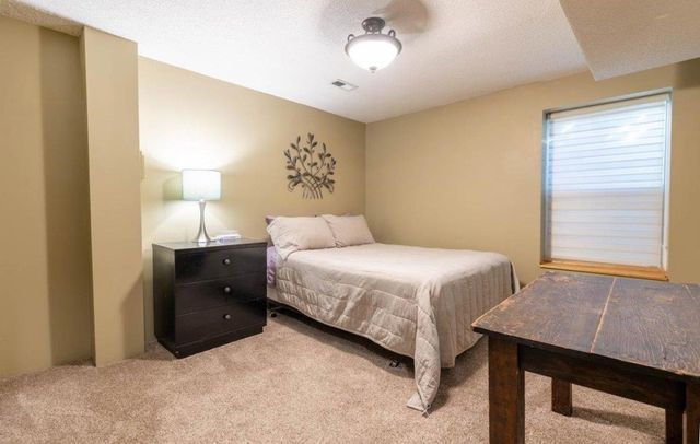 923 Clover Ln, Valley Center, KS 67147