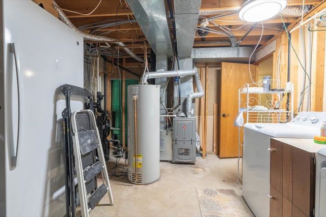 923 Clover Ln, Valley Center, KS 67147